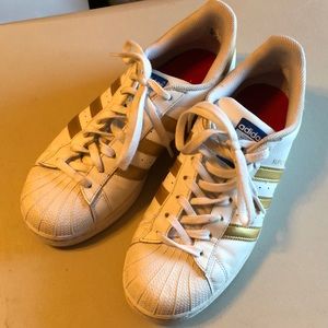 Men’s Adidas Superstar Sneakers SZ 8.5 White/Gold